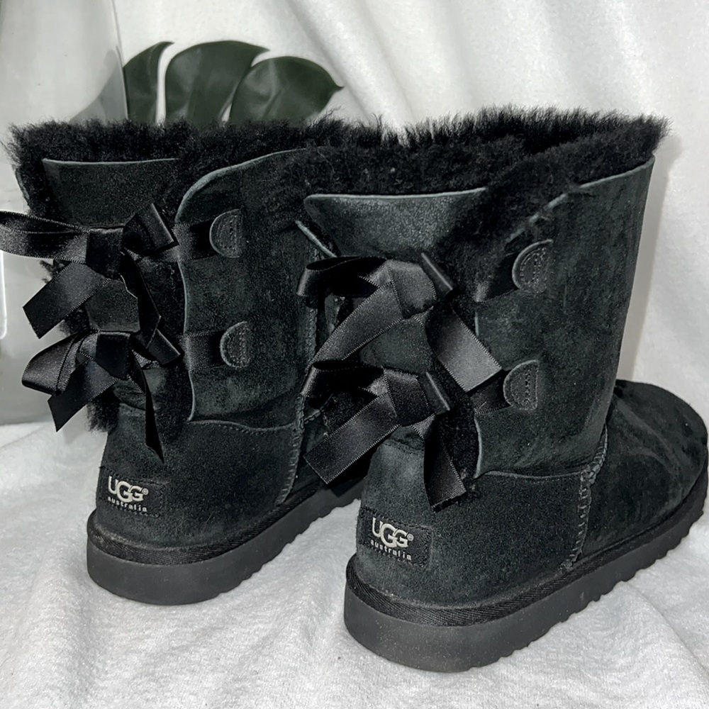 Auth UGG Black Bailey short 2 Bow Boots sz 6